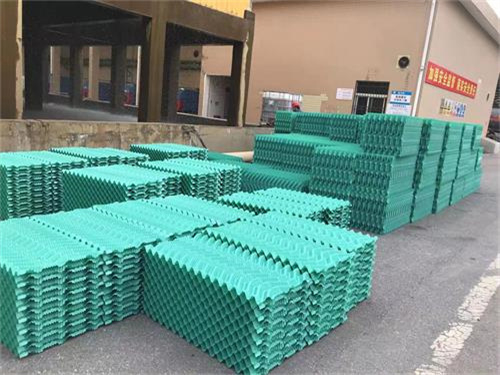 冷卻塔使用一天的耗水量是多少？
